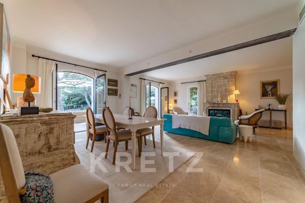 Villeneuve-lès-Avignon —Elégante villa contemporaine avec piscine et vue dégagée