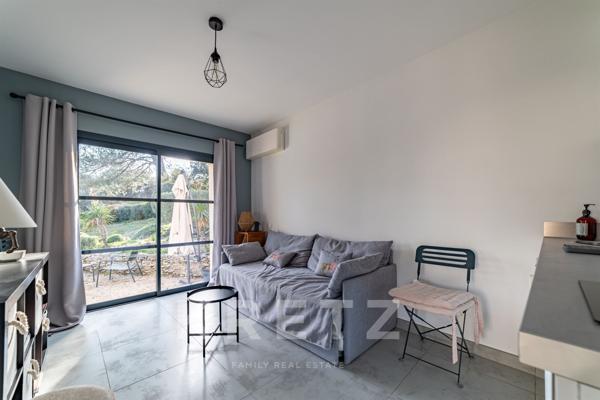 Villeneuve-lès-Avignon —Elégante villa contemporaine avec piscine et vue dégagée