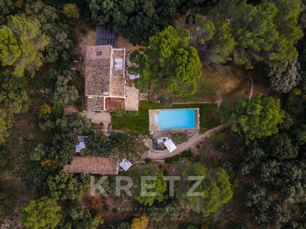 Villeneuve-lès-Avignon —Elégante villa contemporaine avec piscine et vue dégagée