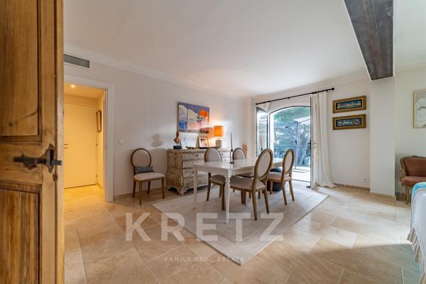 Villeneuve-lès-Avignon —Elégante villa contemporaine avec piscine et vue dégagée