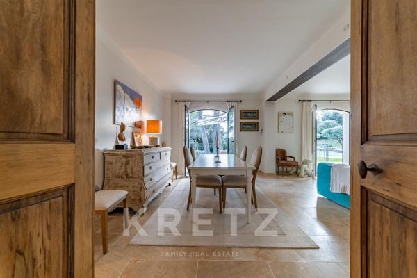 Villeneuve-lès-Avignon —Elégante villa contemporaine avec piscine et vue dégagée