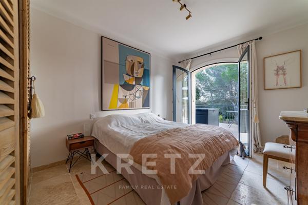 Villeneuve-lès-Avignon —Elégante villa contemporaine avec piscine et vue dégagée