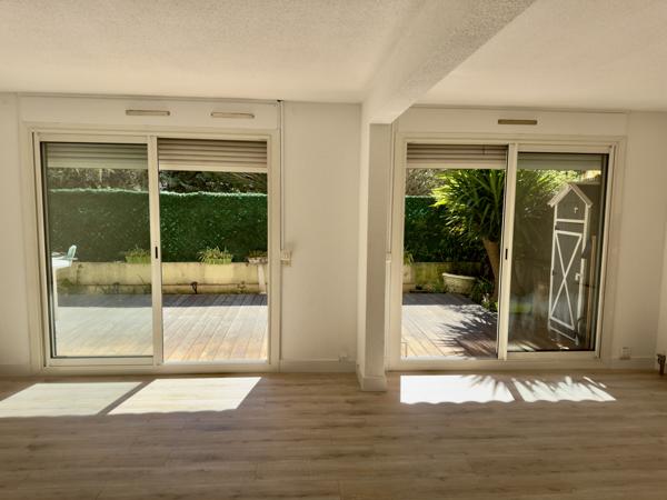 Toulon (83100) Toulon // 3-4 pièces // Rez-de-jardin SUD avec terrasse exceptionnelle au calme absolu // PARKING