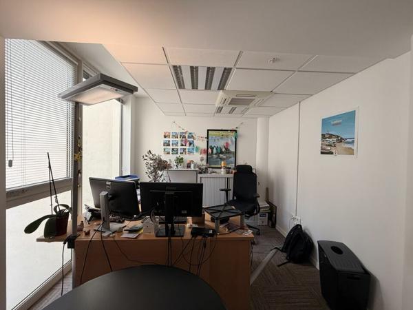 Poitiers Centre-ville – Bureaux à la location – 209 m² environ – Immeuble récent PMR et visibilité