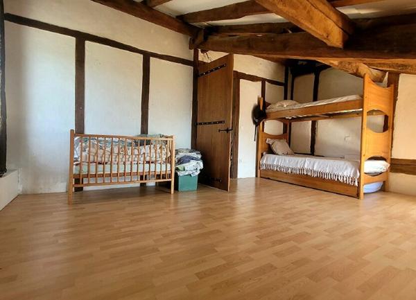 Maison à vendre    7 pièces •  Saint-Martin-de-Hinx