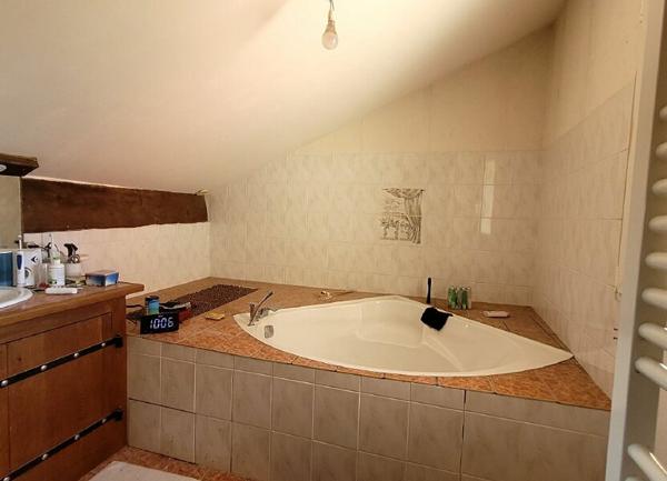 Maison à vendre    7 pièces •  Saint-Martin-de-Hinx