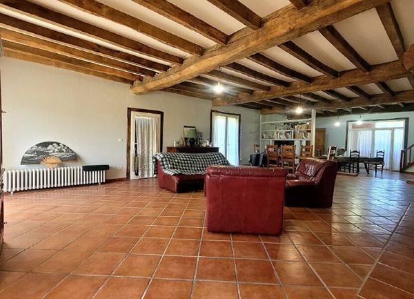 Maison à vendre    7 pièces •  Saint-Martin-de-Hinx