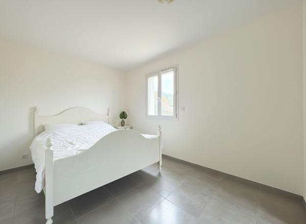 A VENDRE EN EXCLUSIVITE 84360 LAURIS MAISON PLAIN PIED TYPE 5 PIECES D'ENVIRON 112M² SUR UNE PARCELLE DE 2364 M².