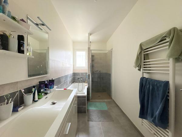 A VENDRE EN EXCLUSIVITE 84360 LAURIS MAISON PLAIN PIED TYPE 5 PIECES D'ENVIRON 112M² SUR UNE PARCELLE DE 2364 M².