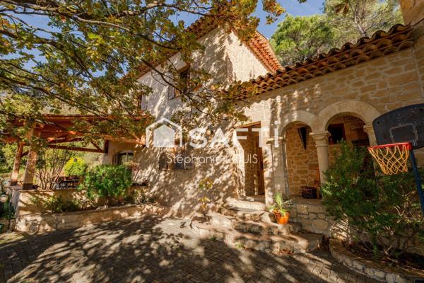 SOMPTUEUSE BATISSE PROVENCALE  AVEC VUE EXCEPTIONNELLE