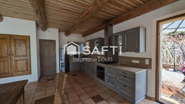 SOMPTUEUSE BATISSE PROVENCALE  AVEC VUE EXCEPTIONNELLE