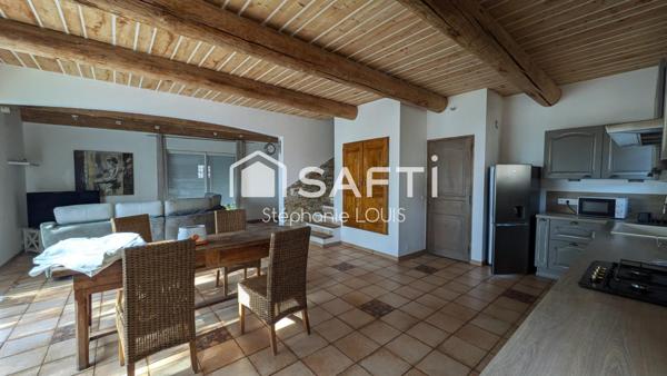 SOMPTUEUSE BATISSE PROVENCALE  AVEC VUE EXCEPTIONNELLE