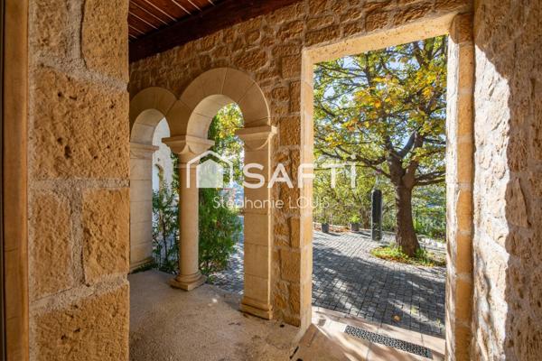 SOMPTUEUSE BATISSE PROVENCALE  AVEC VUE EXCEPTIONNELLE