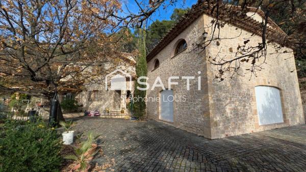 SOMPTUEUSE BATISSE PROVENCALE  AVEC VUE EXCEPTIONNELLE