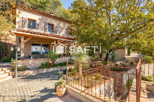 SOMPTUEUSE BATISSE PROVENCALE  AVEC VUE EXCEPTIONNELLE