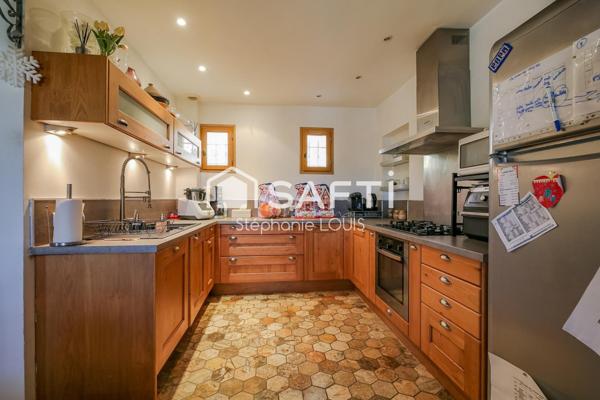 SOMPTUEUSE BATISSE PROVENCALE  AVEC VUE EXCEPTIONNELLE