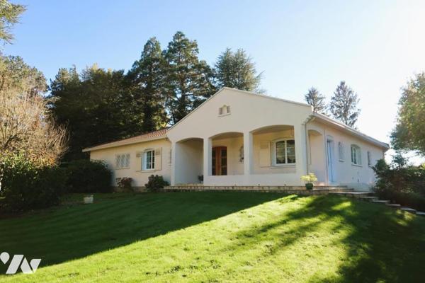 CERIZAY, MAISON D'HABITATION DE GRAND CONFORT SUR SOUS-SOL COMPLET.