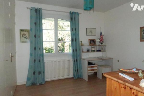 CERIZAY, MAISON D'HABITATION DE GRAND CONFORT SUR SOUS-SOL COMPLET.