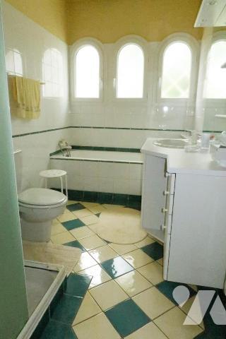 CERIZAY, MAISON D'HABITATION DE GRAND CONFORT SUR SOUS-SOL COMPLET.