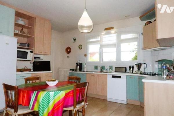 CERIZAY, MAISON D'HABITATION DE GRAND CONFORT SUR SOUS-SOL COMPLET.