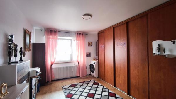 Superbe appartement 4 pièces avec ses deux chambres totalement rénové et son garage à Erstein