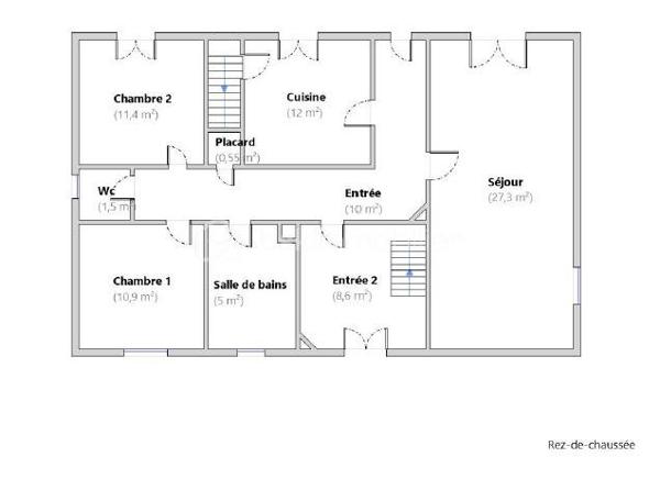 A découvrir, cette agréable maison construite en 1980 offrant 106 m2 habitables dans un environnement calme, tout en restant proche des commodités.

Au rez-de-chaussée, vous trouverez une entrée, une cuisine aménagée et équipée, un séjour/salon lumineux avec insert tubé, deux chambres, une salle de bains, WC indépendant ainsi qu'un espace faire office de bureau.

A l'étage, un palier dessert une troisième chambre, une pièce pouvant servir de chambre d'appoint ou de bureau ainsi qu'un WC.

Le sous-sol total constitue un véritable atout avec deux garages, un atelier, une chaufferie et de nombreux espaces de rangement.

A l'extérieur, profitez d'une agréable terrasse et d'un jardin attenant

Les+ du bien :
- Vie de plain-pied
- Sous-sol total avec deux garages
- Maison entretenue et habitable immédiatement
- Terrasse et jardin
- Proximité des commerces et services

Une maison fonctionnelle et chaleureuse, idéale pour une famille ou toute personne recherchant confort, espace et potentiel