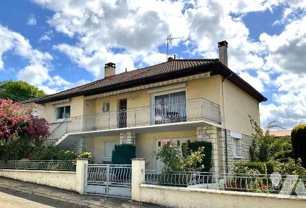 A VENDRE : Grande maison de ville en bon état à SOUILLAC (Lot - 46) avec jardin de 547m² compre...