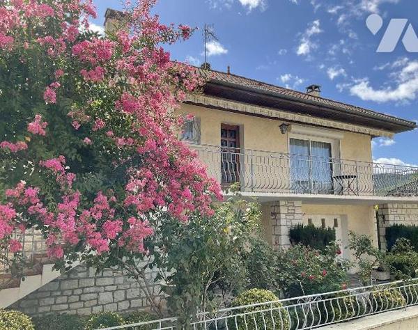 A VENDRE : Grande maison de ville en bon état à SOUILLAC (Lot - 46) avec jardin de 547m² compre...
