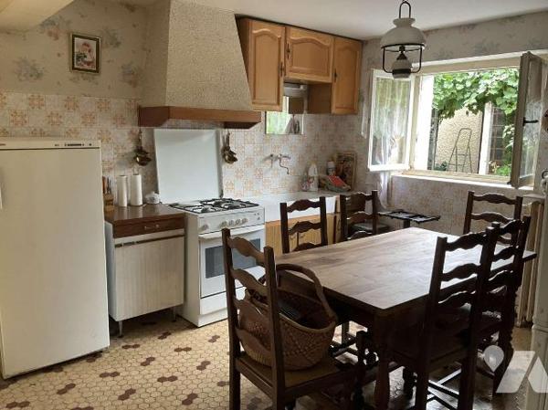A VENDRE : Grande maison de ville en bon état à SOUILLAC (Lot - 46) avec jardin de 547m² compre...