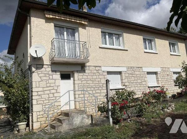 A VENDRE : Grande maison de ville en bon état à SOUILLAC (Lot - 46) avec jardin de 547m² compre...