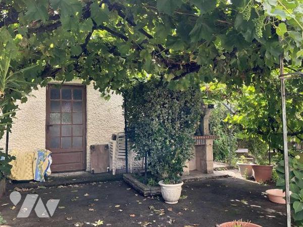 A VENDRE : Grande maison de ville en bon état à SOUILLAC (Lot - 46) avec jardin de 547m² compre...