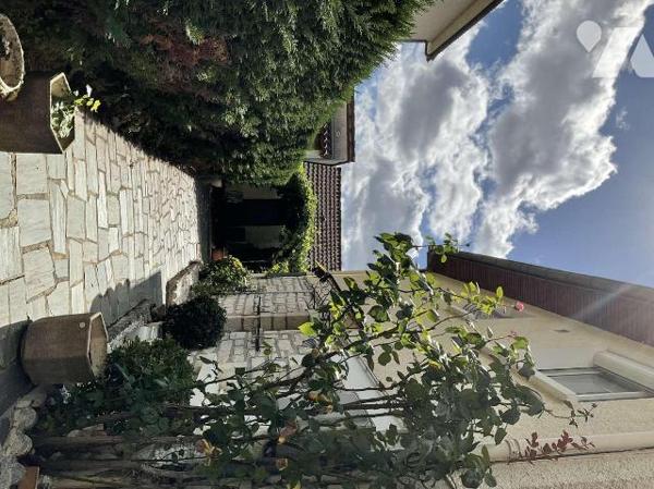 A VENDRE : Grande maison de ville en bon état à SOUILLAC (Lot - 46) avec jardin de 547m² compre...