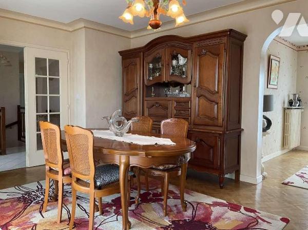 A VENDRE : Grande maison de ville en bon état à SOUILLAC (Lot - 46) avec jardin de 547m² compre...