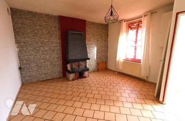 Charmante maison située dans une rue calme et prisée, proche de toutes les commodités.