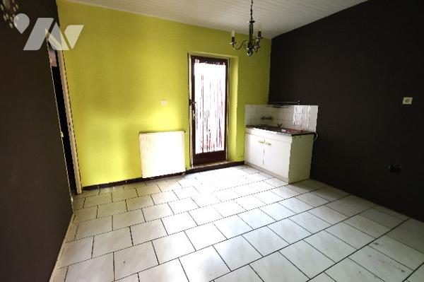 Charmante maison située dans une rue calme et prisée, proche de toutes les commodités.