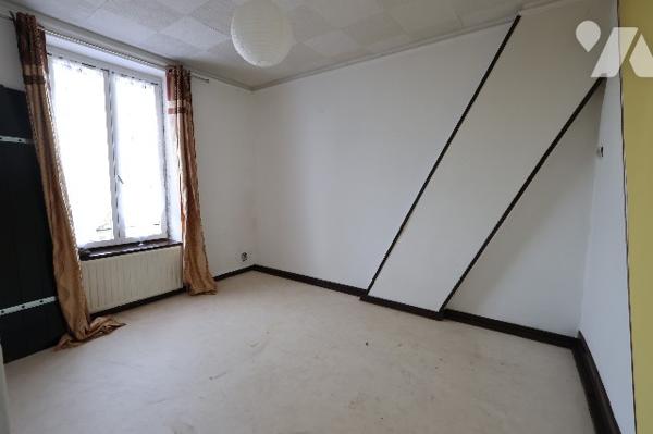 Charmante maison située dans une rue calme et prisée, proche de toutes les commodités.