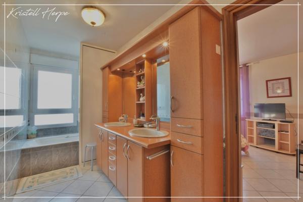 Dpt Finistère (29), à vendre CARHAIX PLOUGUER maison P9 de 232 m² - Terrain de 2133 m²