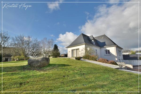 Dpt Finistère (29), à vendre CARHAIX PLOUGUER maison P9 de 232 m² - Terrain de 2133 m²