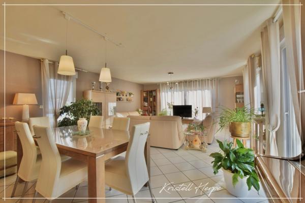 Dpt Finistère (29), à vendre CARHAIX PLOUGUER maison P9 de 232 m² - Terrain de 2133 m²