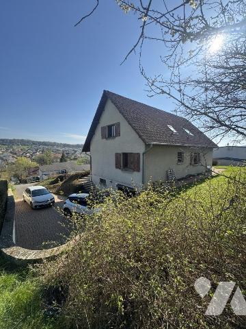 Maison individuelle, vue dégagée, 4 chambres, 1 garage, une cave