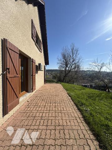 Maison individuelle, vue dégagée, 4 chambres, 1 garage, une cave