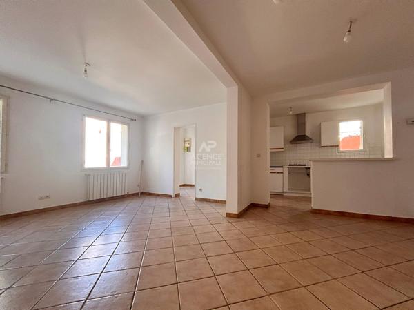 POISSY - Maison de 100m² - 5 pièces Loyer 1 531 €/mois **  - Référence  9233