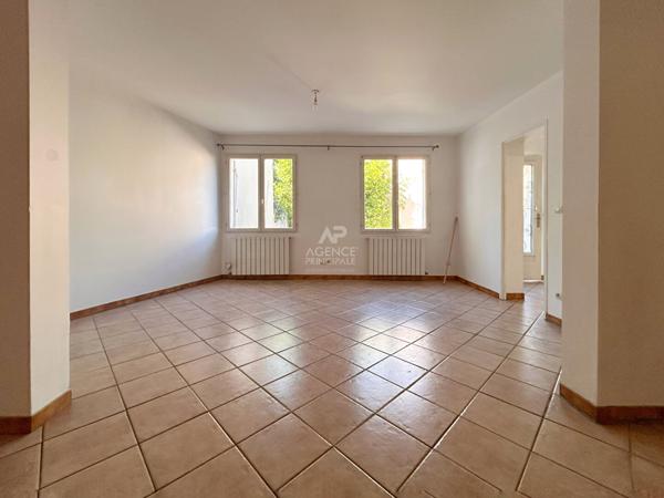POISSY - Maison de 100m² - 5 pièces Loyer 1 531 €/mois **  - Référence  9233