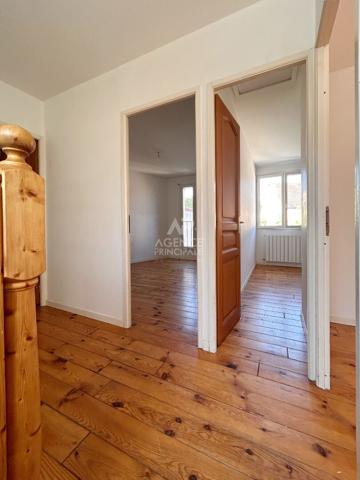 POISSY - Maison de 100m² - 5 pièces Loyer 1 531 €/mois **  - Référence  9233