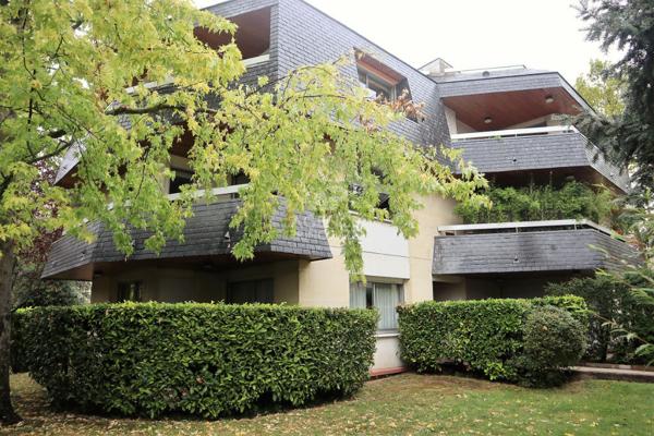 Appartement Chatou bas 3 pièce(s) - 81 m² 520 000 € **  - Référence  V10010300