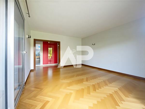 Appartement Chatou bas 3 pièce(s) - 81 m² 520 000 € **  - Référence  V10010300