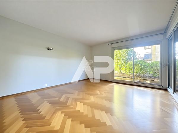 Appartement Chatou bas 3 pièce(s) - 81 m² 520 000 € **  - Référence  V10010300