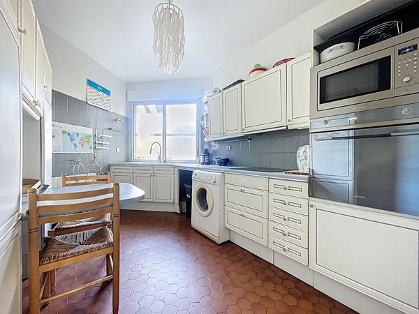 Appartement Chatou bas 3 pièce(s) - 81 m² 520 000 € **  - Référence  V10010300