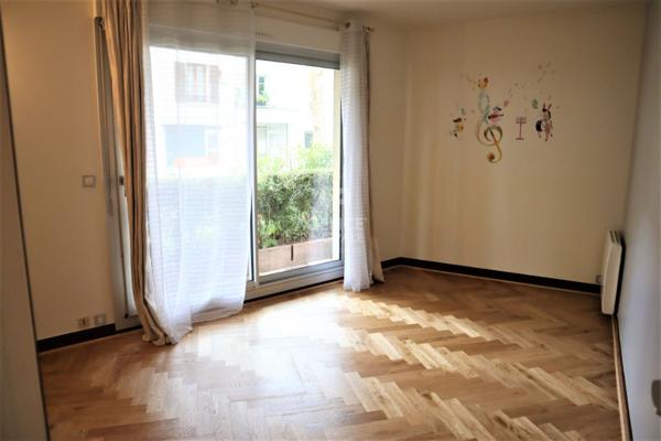 Appartement Chatou bas 3 pièce(s) - 81 m² 520 000 € **  - Référence  V10010300