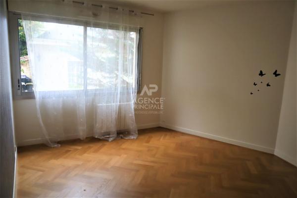 Appartement Chatou bas 3 pièce(s) - 81 m² 520 000 € **  - Référence  V10010300